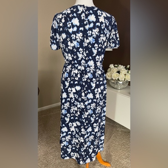 Women's dress - Picture 4 of 11